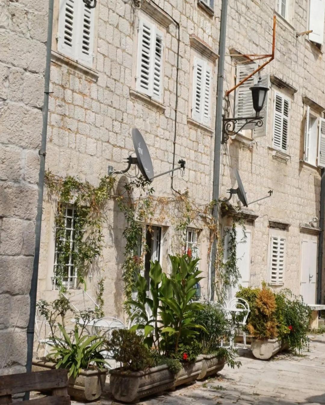 Apartments Visit Perast Eksteriør bilde